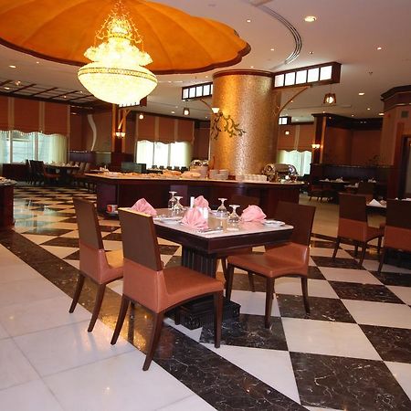 Al Bustan Tower Hotel Suites Sharjah Bagian luar foto
