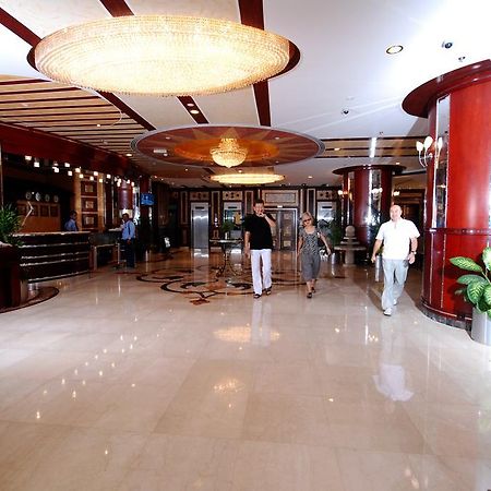 Al Bustan Tower Hotel Suites Sharjah Bagian luar foto