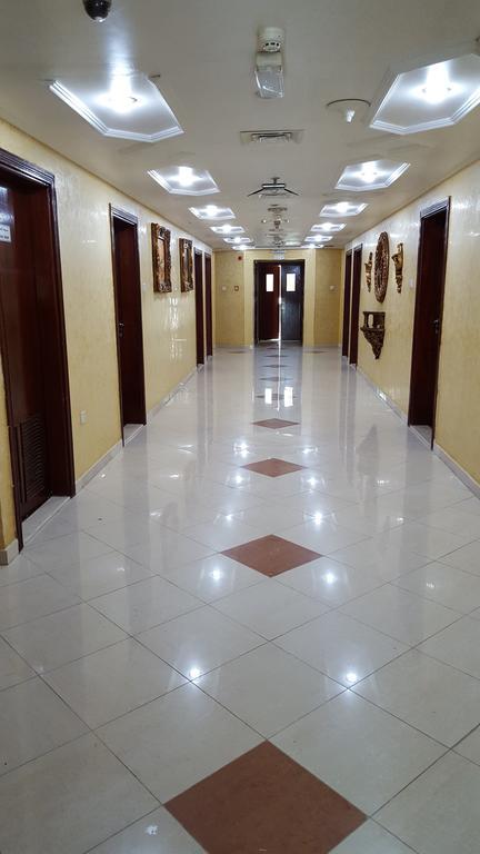 Al Bustan Tower Hotel Suites Sharjah Bagian luar foto
