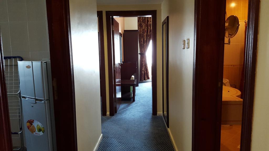 Al Bustan Tower Hotel Suites Sharjah Bagian luar foto