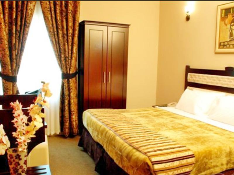 Al Bustan Tower Hotel Suites Sharjah Bagian luar foto