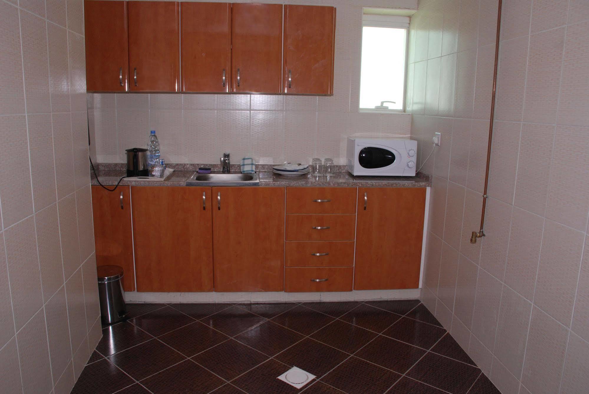 Al Bustan Tower Hotel Suites Sharjah Bagian luar foto