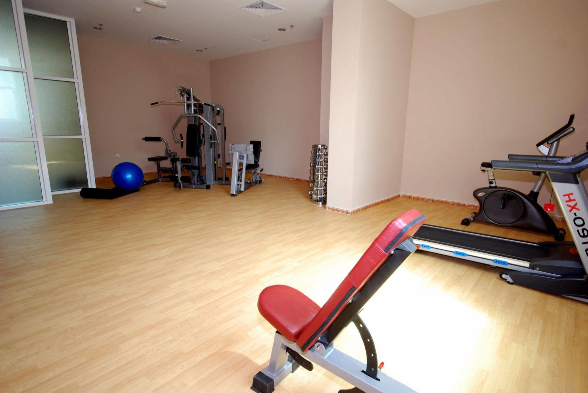 Al Bustan Tower Hotel Suites Sharjah Bagian luar foto